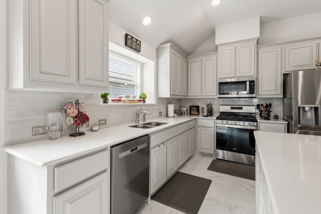 908 Madeline Lane, Cleburne, TX 76033