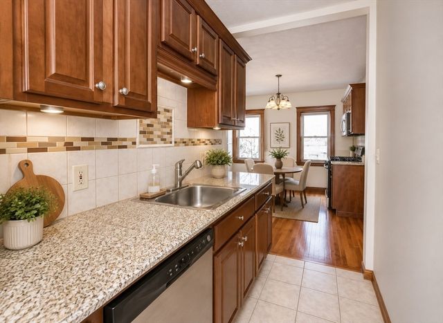 278 Greenwood St 2, Worcester, MA 01607