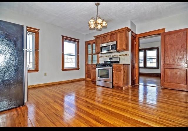278 Greenwood St 2, Worcester, MA 01607