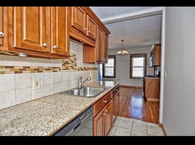 278 Greenwood St 2, Worcester, MA 01607