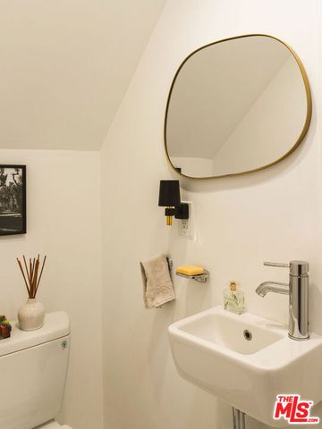 2233 Crest Way, Los Angeles, CA 90068
