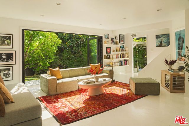 2233 Crest Way, Los Angeles, CA 90068