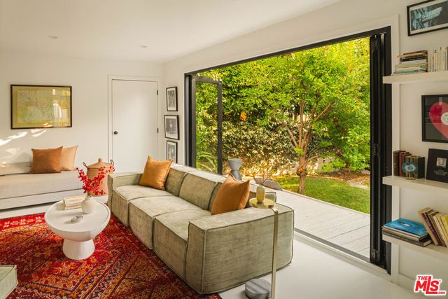 2233 Crest Way, Los Angeles, CA 90068