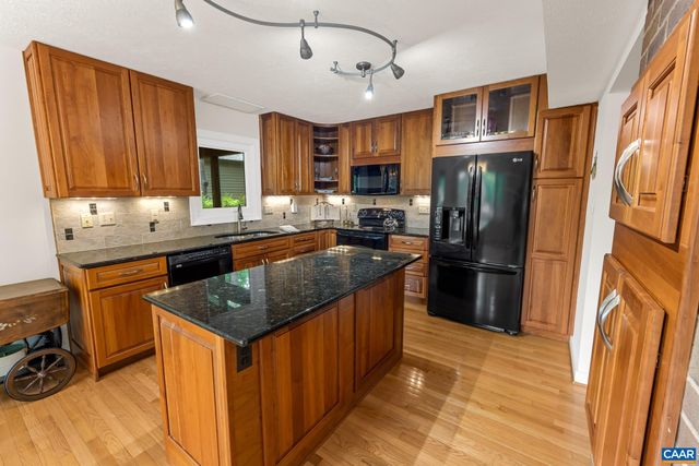 4 LAKEVIEW CIR, Palmyra, VA 22963