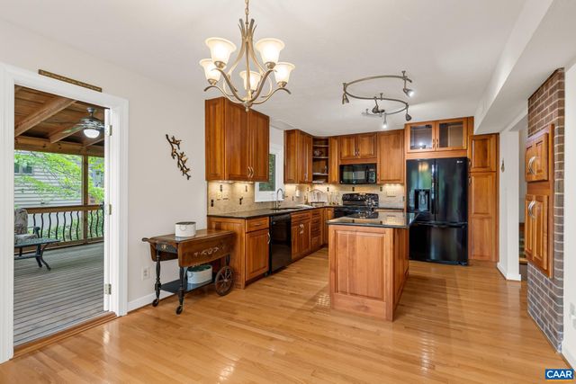4 LAKEVIEW CIR, Palmyra, VA 22963