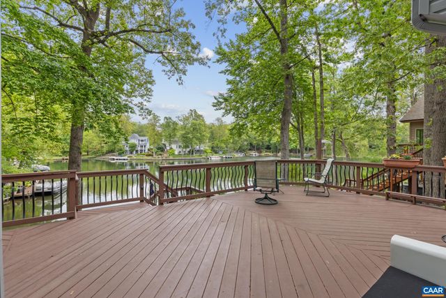 4 LAKEVIEW CIR, Palmyra, VA 22963