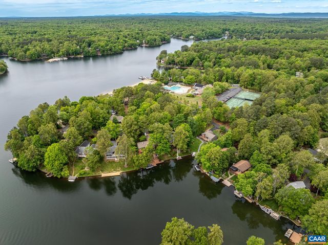 4 LAKEVIEW CIR, Palmyra, VA 22963