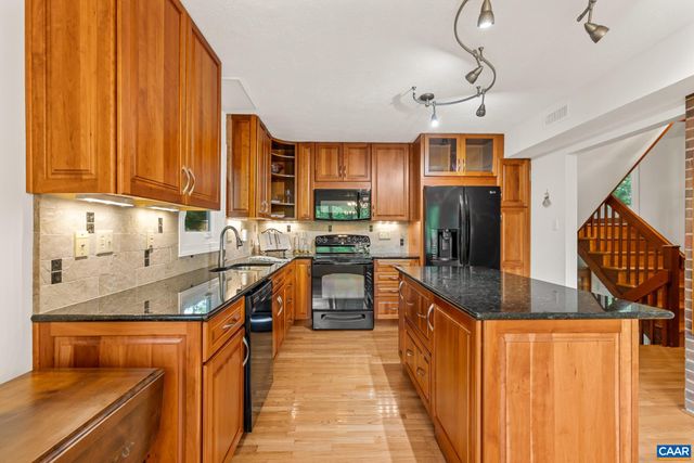 4 LAKEVIEW CIR, Palmyra, VA 22963