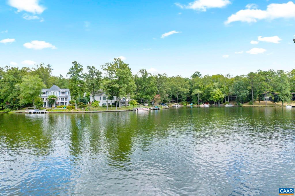 4 LAKEVIEW CIR, Palmyra, VA 22963