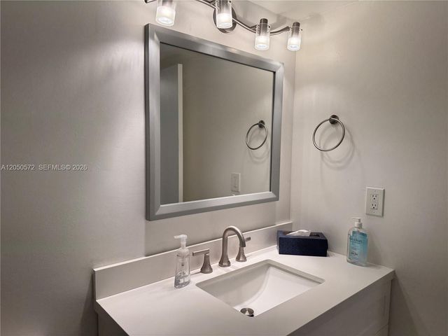 1101 Colony Point Circle 102, Pembroke Pines, FL 33026