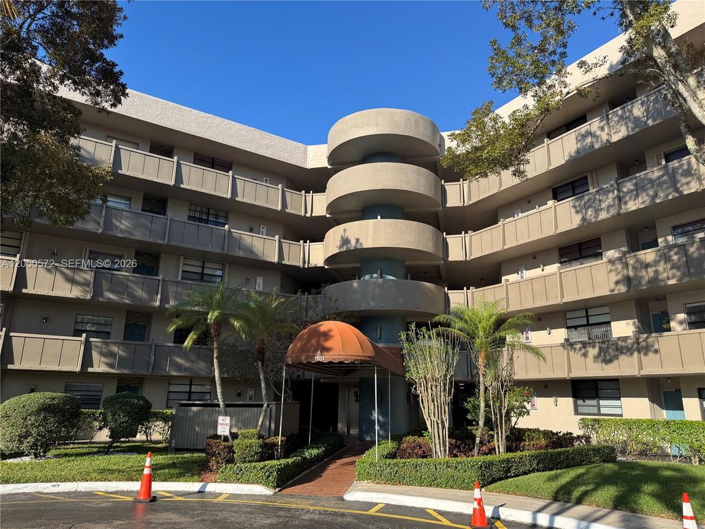 1101 Colony Point Circle 102, Pembroke Pines, FL 33026