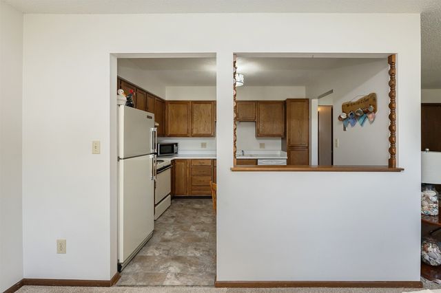 4857 Woodland Avenue 8, West Des Moines, IA 50266