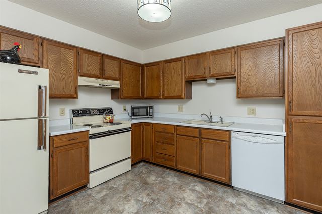 4857 Woodland Avenue 8, West Des Moines, IA 50266