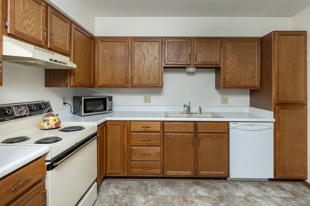 4857 Woodland Avenue 8, West Des Moines, IA 50266