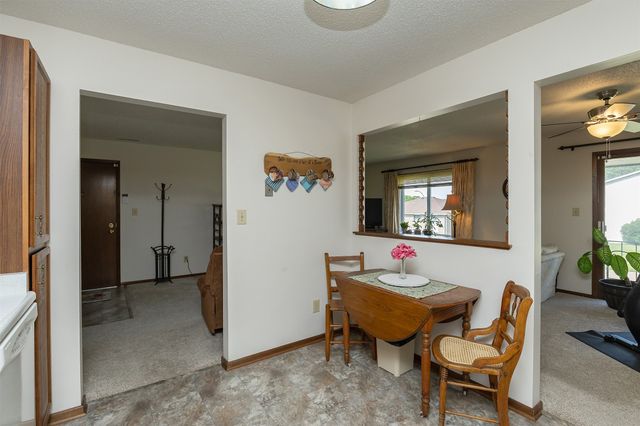 4857 Woodland Avenue 8, West Des Moines, IA 50266