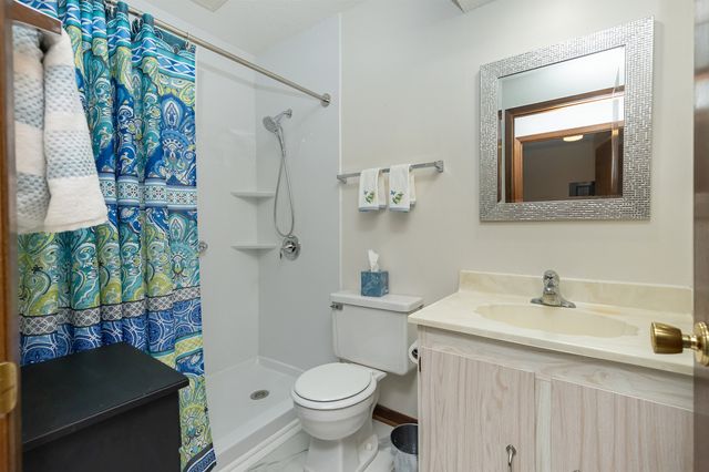 4857 Woodland Avenue 8, West Des Moines, IA 50266