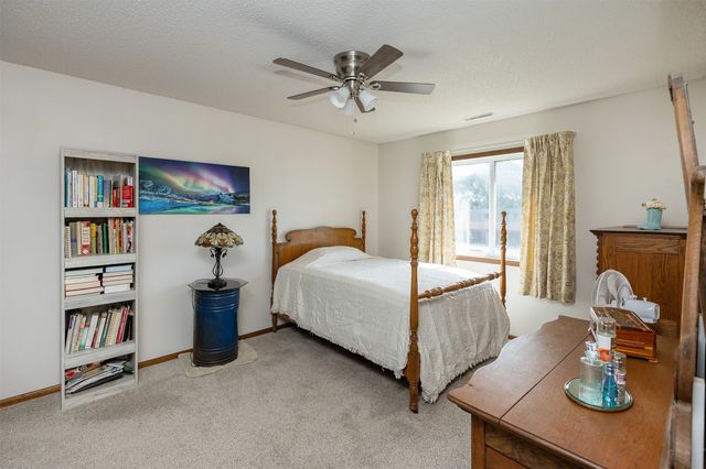 4857 Woodland Avenue 8, West Des Moines, IA 50266