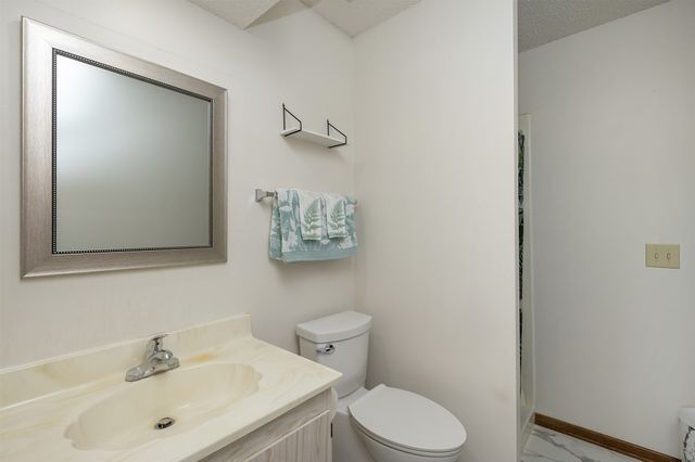 4857 Woodland Avenue 8, West Des Moines, IA 50266