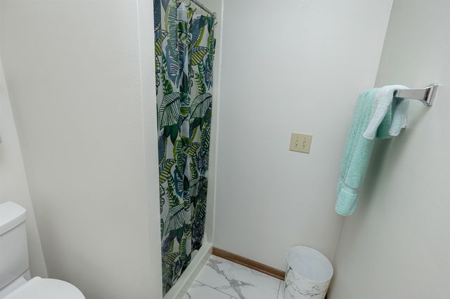 4857 Woodland Avenue 8, West Des Moines, IA 50266