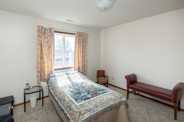 4857 Woodland Avenue 8, West Des Moines, IA 50266