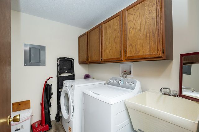 4857 Woodland Avenue 8, West Des Moines, IA 50266