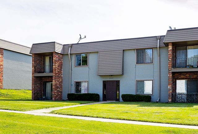 4857 Woodland Avenue 8, West Des Moines, IA 50266