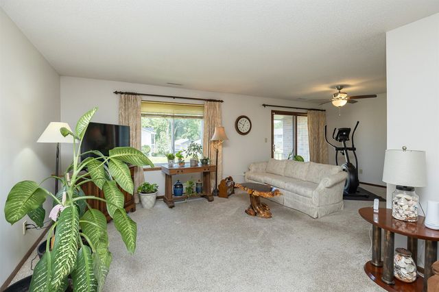 4857 Woodland Avenue 8, West Des Moines, IA 50266