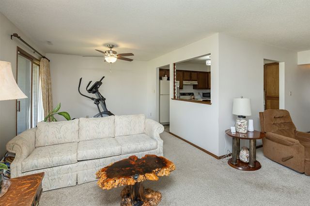 4857 Woodland Avenue 8, West Des Moines, IA 50266