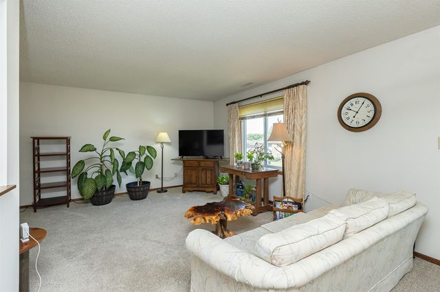 4857 Woodland Avenue 8, West Des Moines, IA 50266