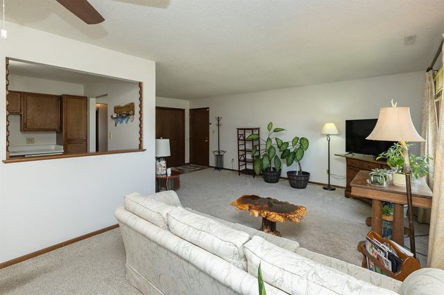 4857 Woodland Avenue 8, West Des Moines, IA 50266