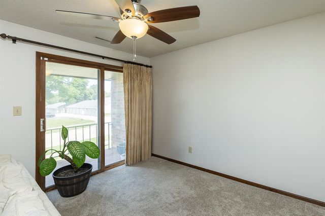 4857 Woodland Avenue 8, West Des Moines, IA 50266