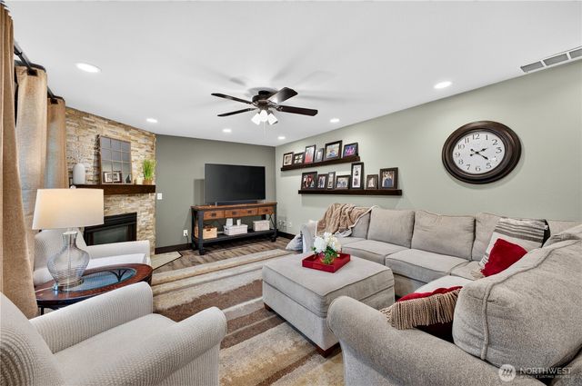 34435 32nd Court SW, Federal Way, WA 98023