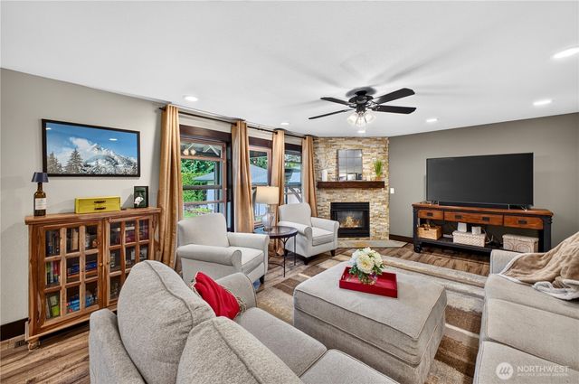 34435 32nd Court SW, Federal Way, WA 98023