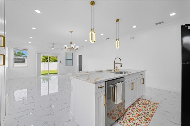 8424 N 16TH STREET, Tampa, FL 33604