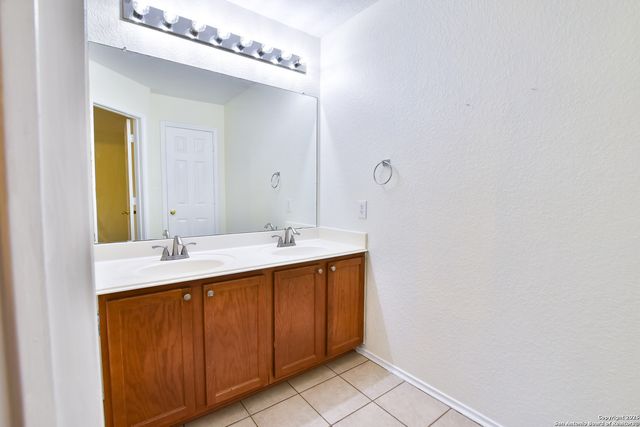 6722 Loma Vino, San Antonio, TX 78233