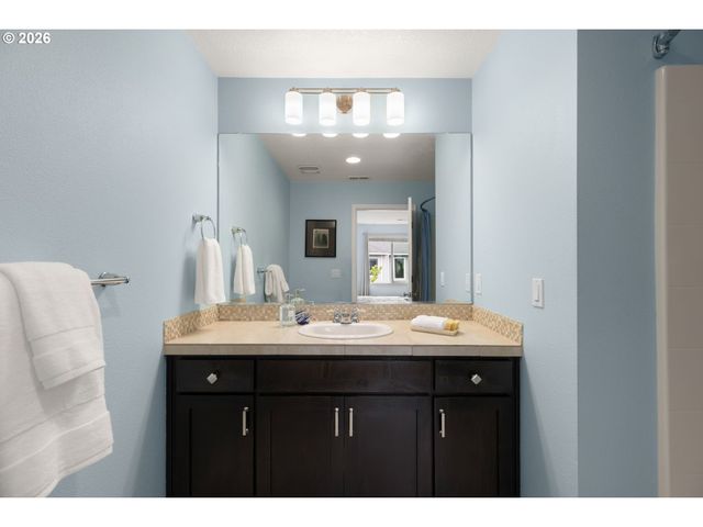 10603 Ne AVERY Way, Hillsboro, OR 97006