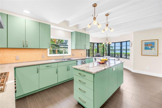 2781 BAYSIDE DRIVE S, St Petersburg, FL 33705
