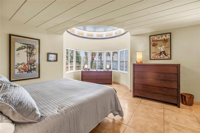 2781 BAYSIDE DRIVE S, St Petersburg, FL 33705