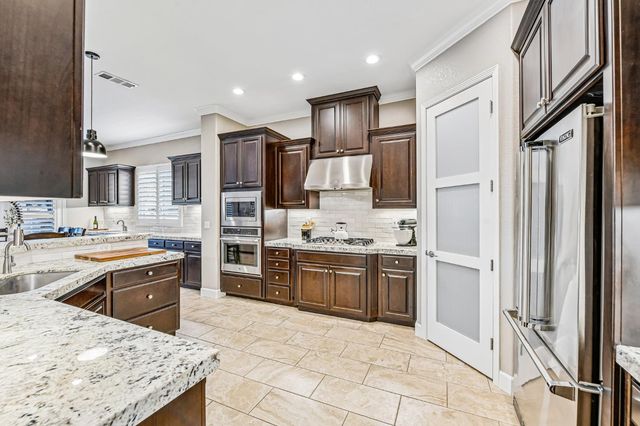 2423 Finchwood Landing Ln, Manteca, CA 95336