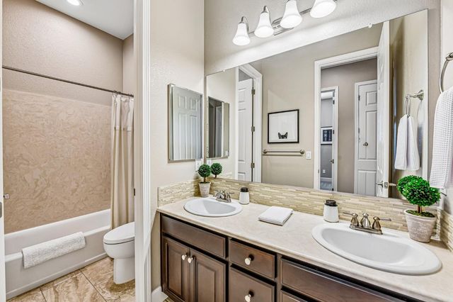 2423 Finchwood Landing Ln, Manteca, CA 95336