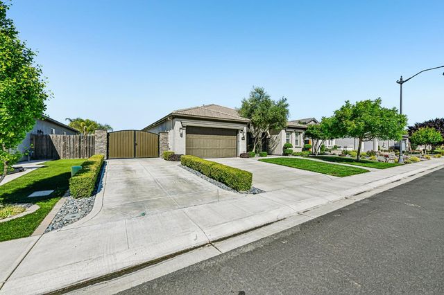 2423 Finchwood Landing Ln, Manteca, CA 95336