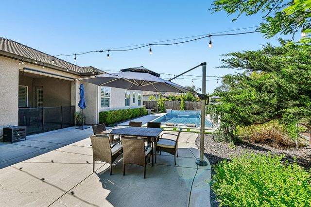 2423 Finchwood Landing Ln, Manteca, CA 95336