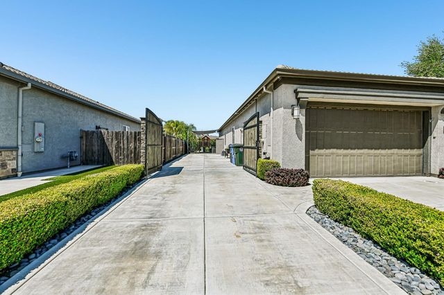 2423 Finchwood Landing Ln, Manteca, CA 95336
