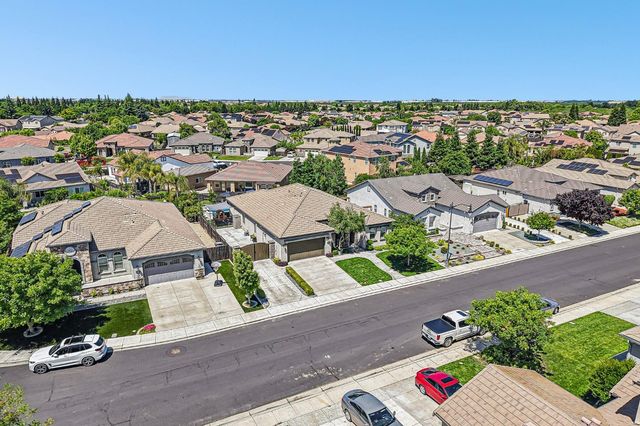 2423 Finchwood Landing Ln, Manteca, CA 95336