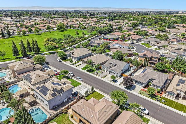 2423 Finchwood Landing Ln, Manteca, CA 95336