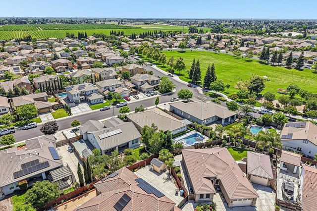 2423 Finchwood Landing Ln, Manteca, CA 95336