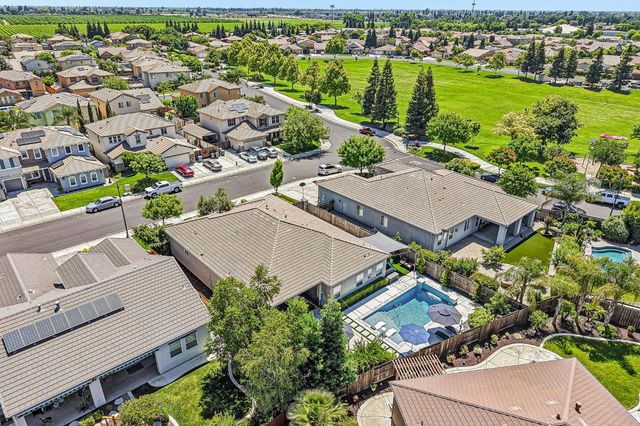 2423 Finchwood Landing Ln, Manteca, CA 95336
