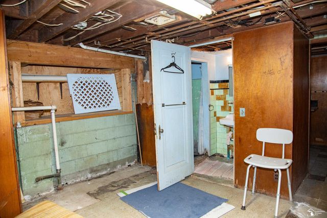 15708 Goddard Road, Allen Park, MI 48101