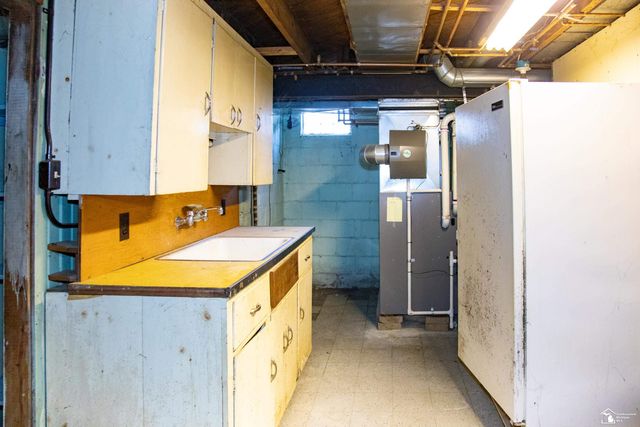 15708 Goddard Road, Allen Park, MI 48101