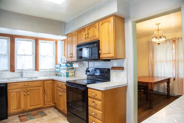 15708 Goddard Road, Allen Park, MI 48101